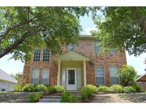 Charming house with great curb appeal! Nicely landscaped